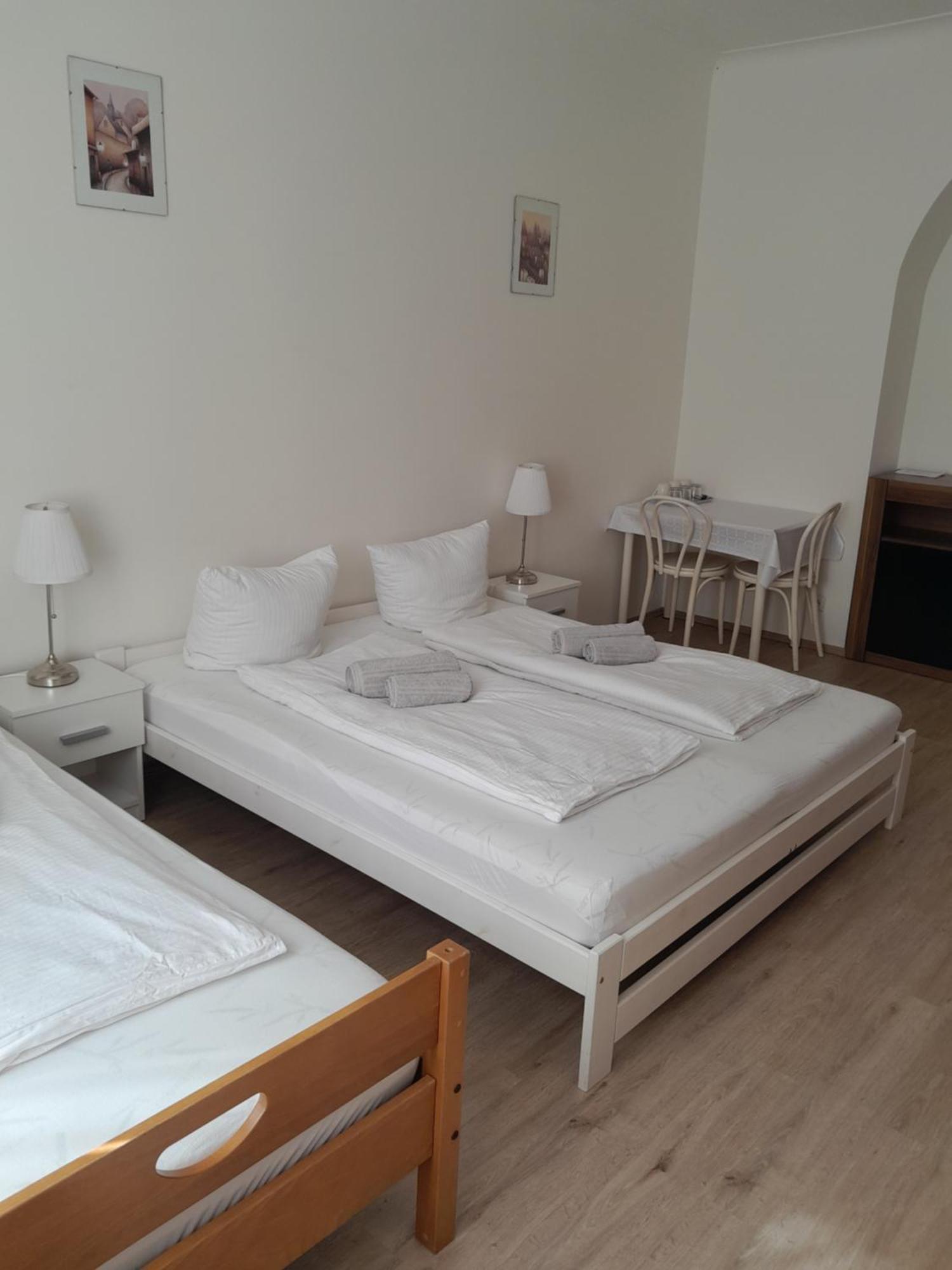 Lubert S.r.o * Praag